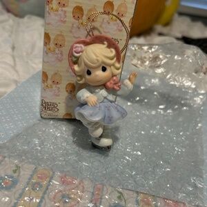 PRECIOUS MOMENTS #737569 "ONE GOOD TURN DESERVES ANOTHER"